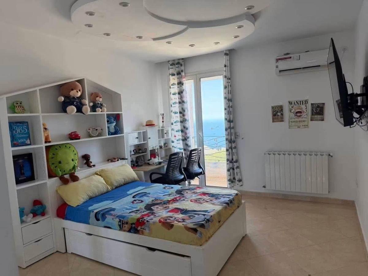 Property-showcase